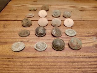 Avstroogrski gumbi s številkami