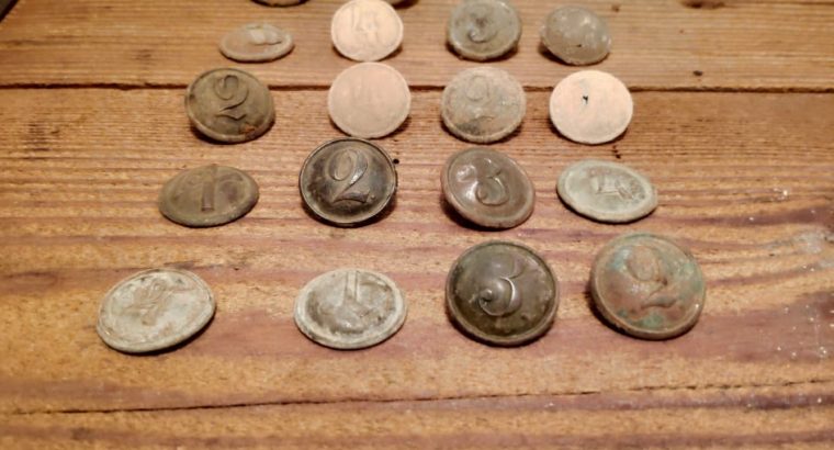 Avstroogrski gumbi s številkami